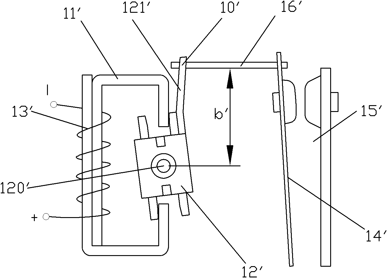 Magnetic latching relay with symmetrical transmission structure