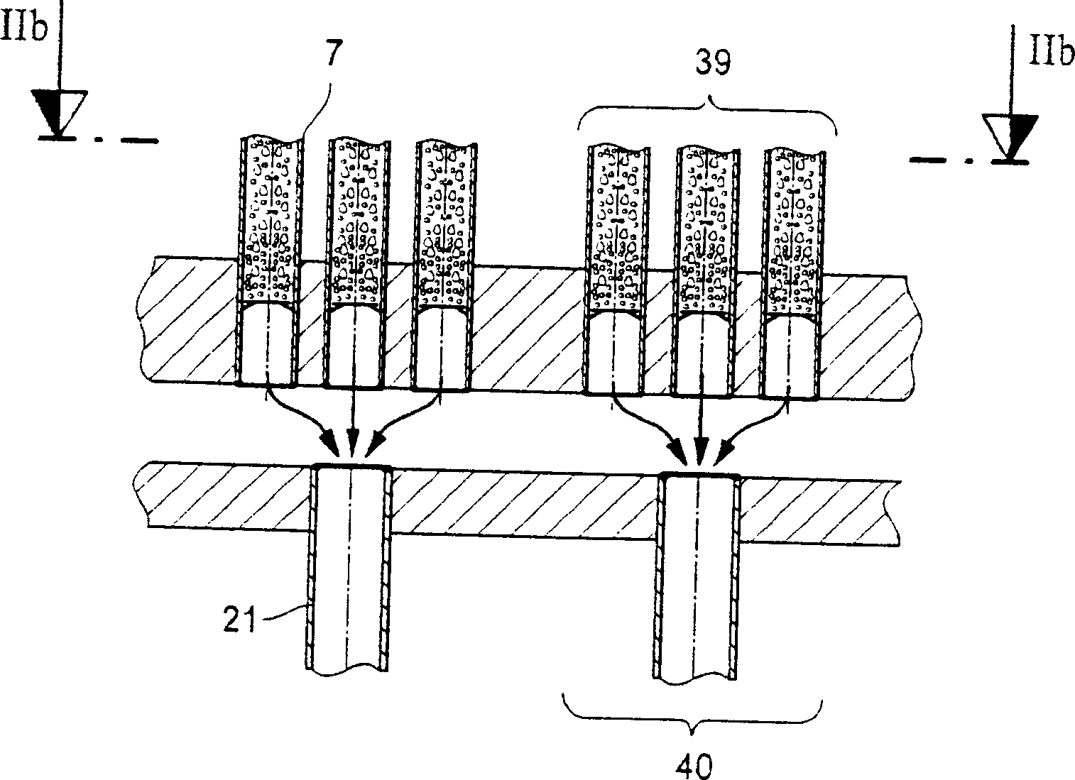 Reactor arrangement for carrying out catalytic gas reactions