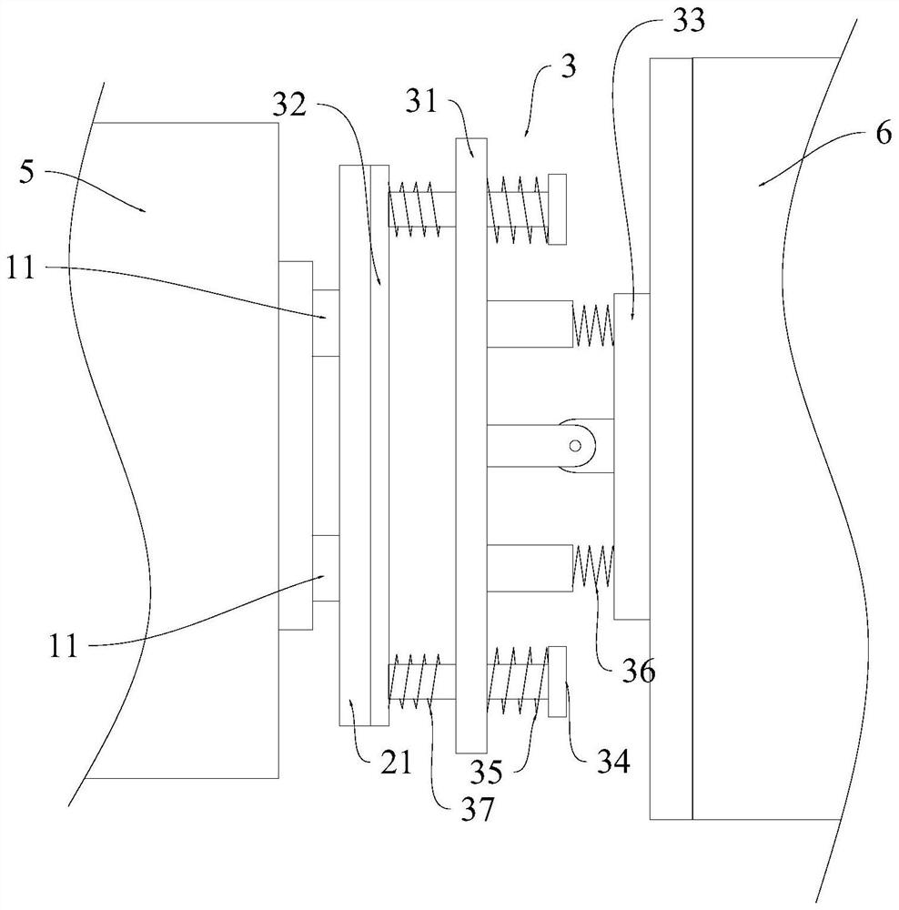 Electromagnetic docking structure and method for traction robot