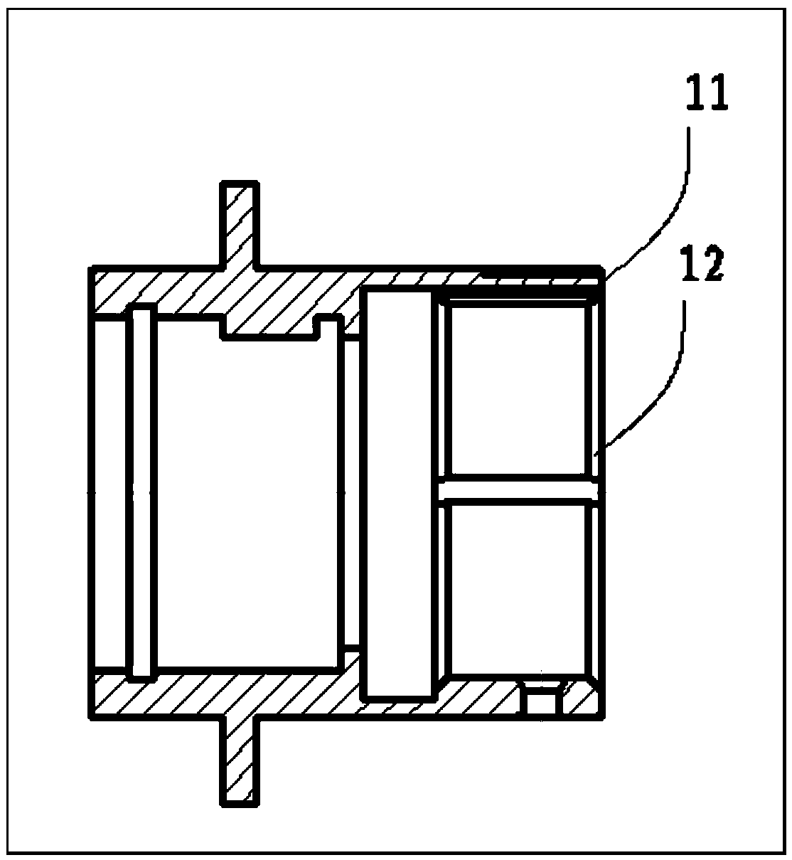 Connector with end-voltage shielding spring sheet structure