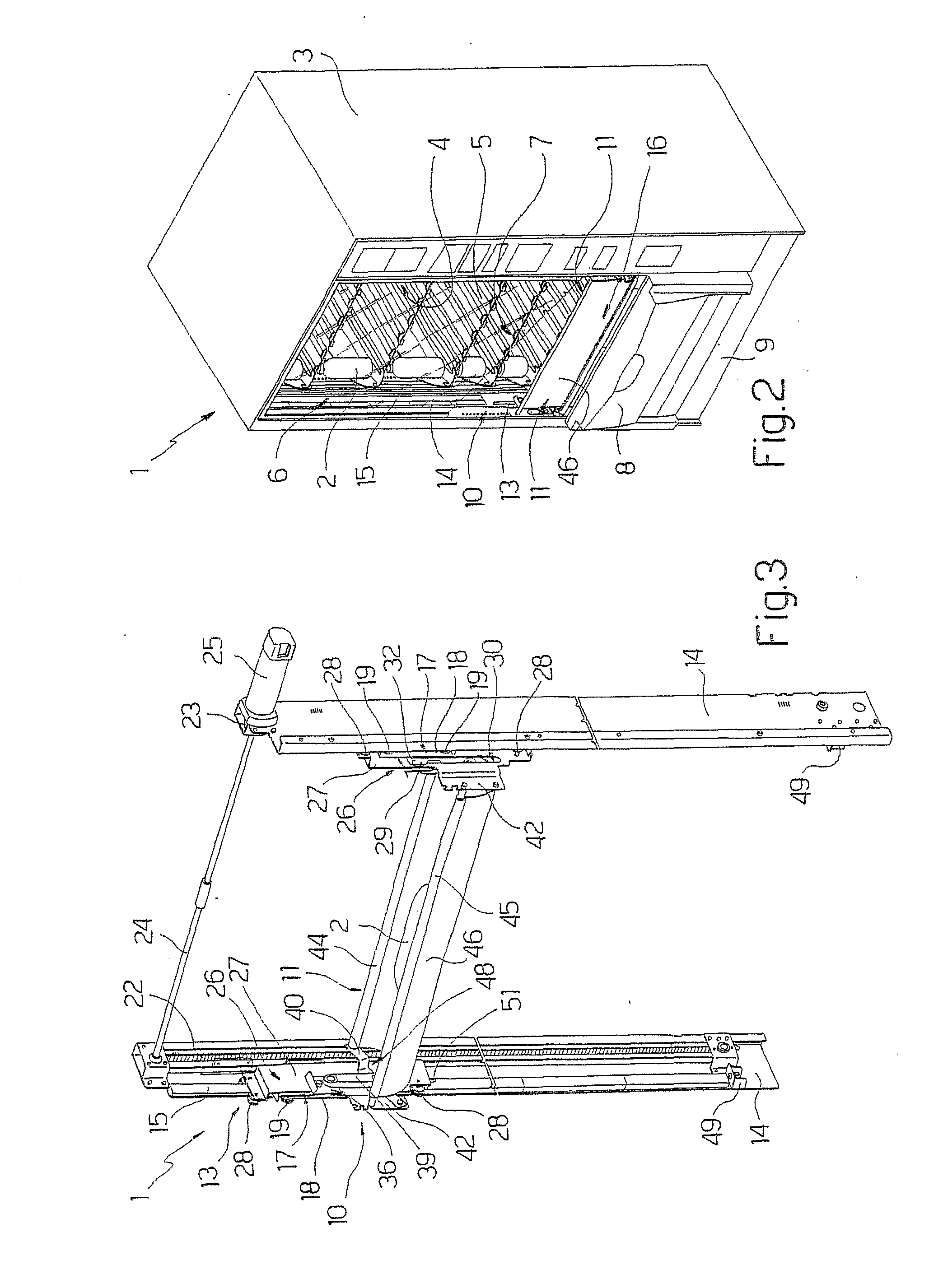 Method and device for transferring products in a vending machine