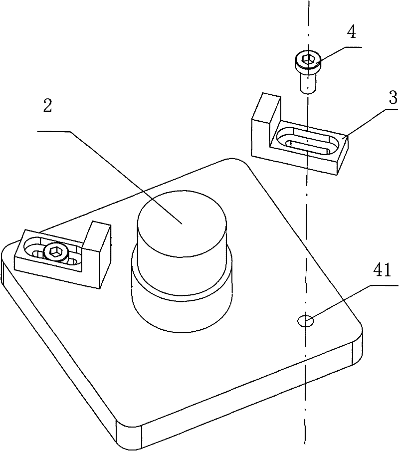 Reverse assembly detection device and detection method for conical roller bearing inner ring assembly