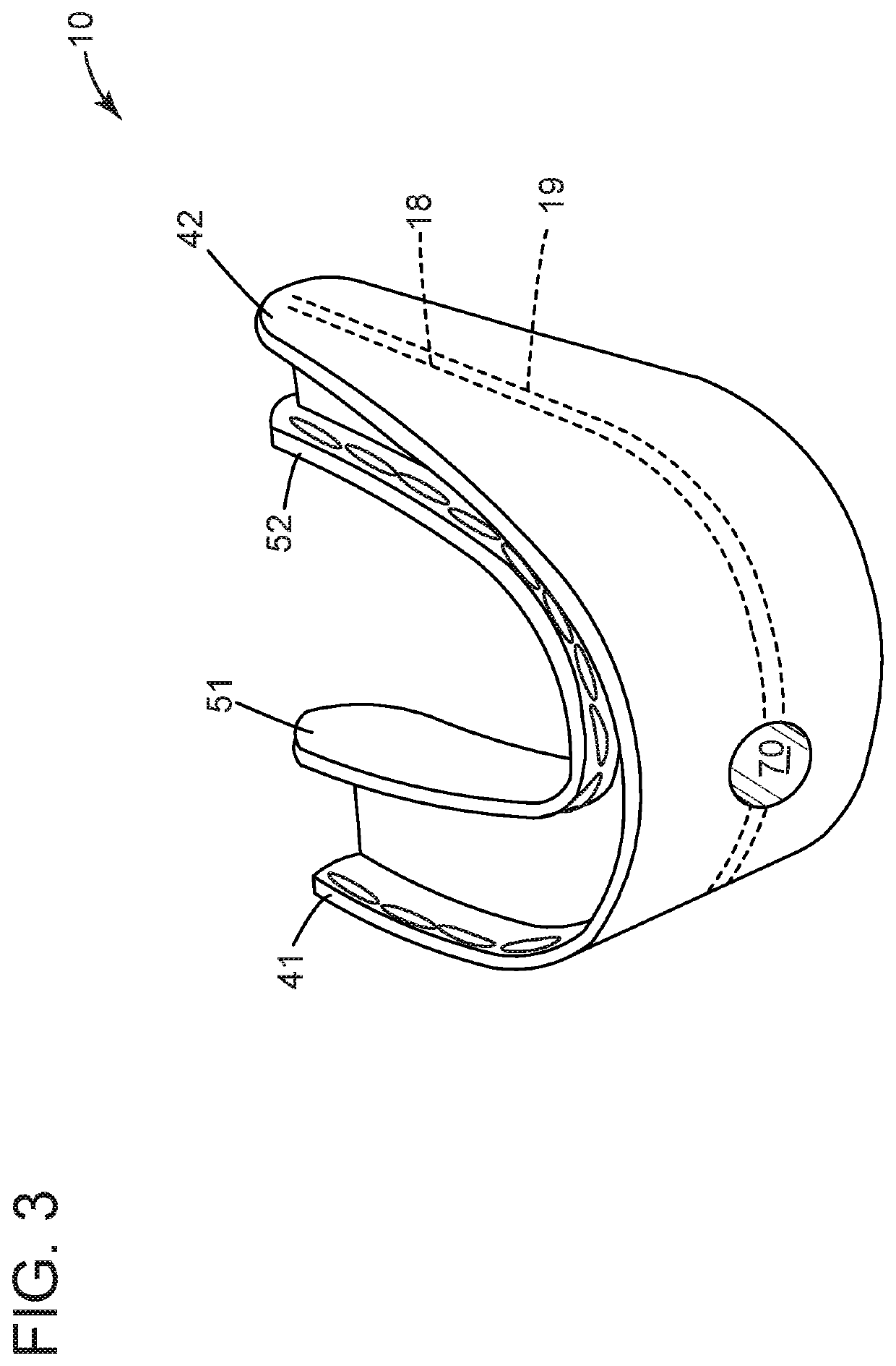 Hand-held therapeutic oral device for cooling of oral tissue of a user