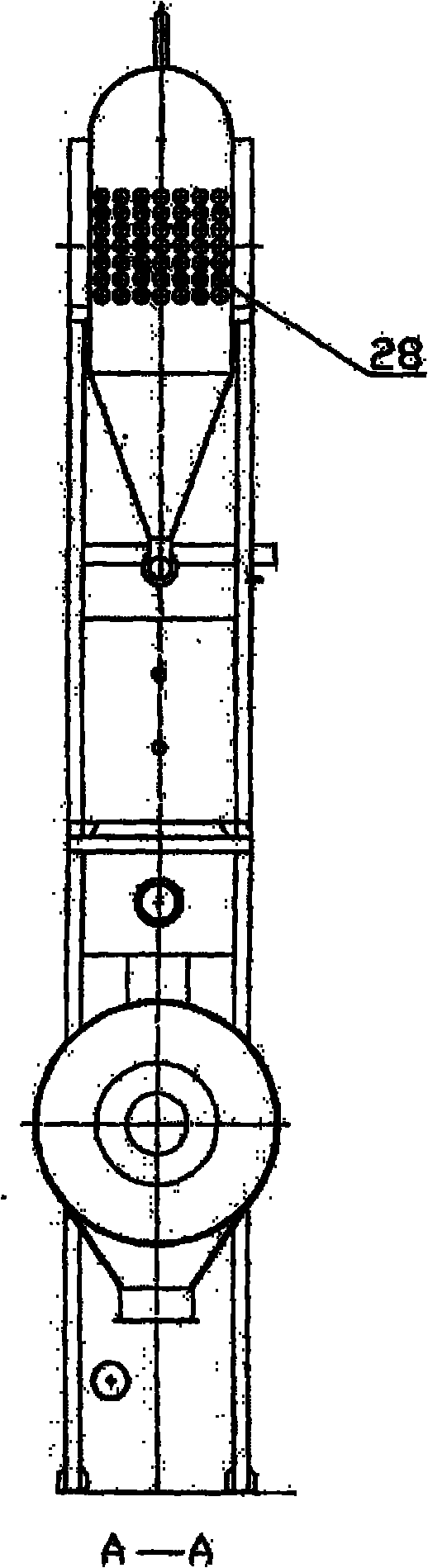 Processing method and device for incinerating toxic waste liquid by smoke concentration and gasification