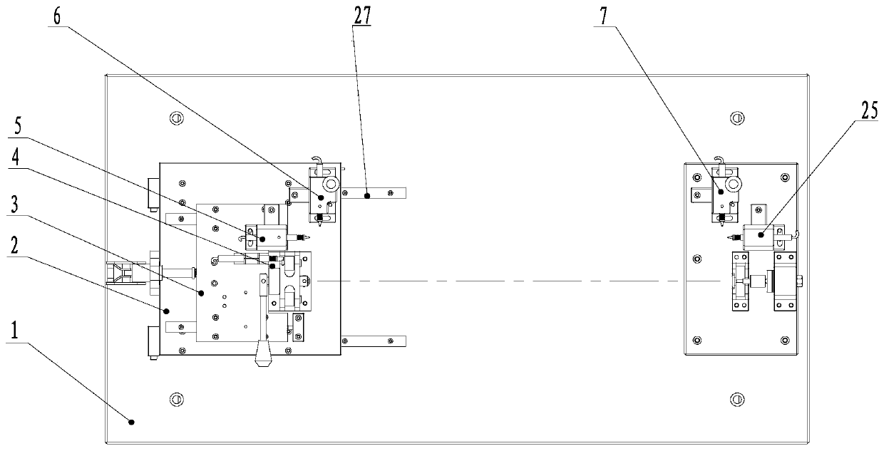 Step shaft runout detection device and detection method