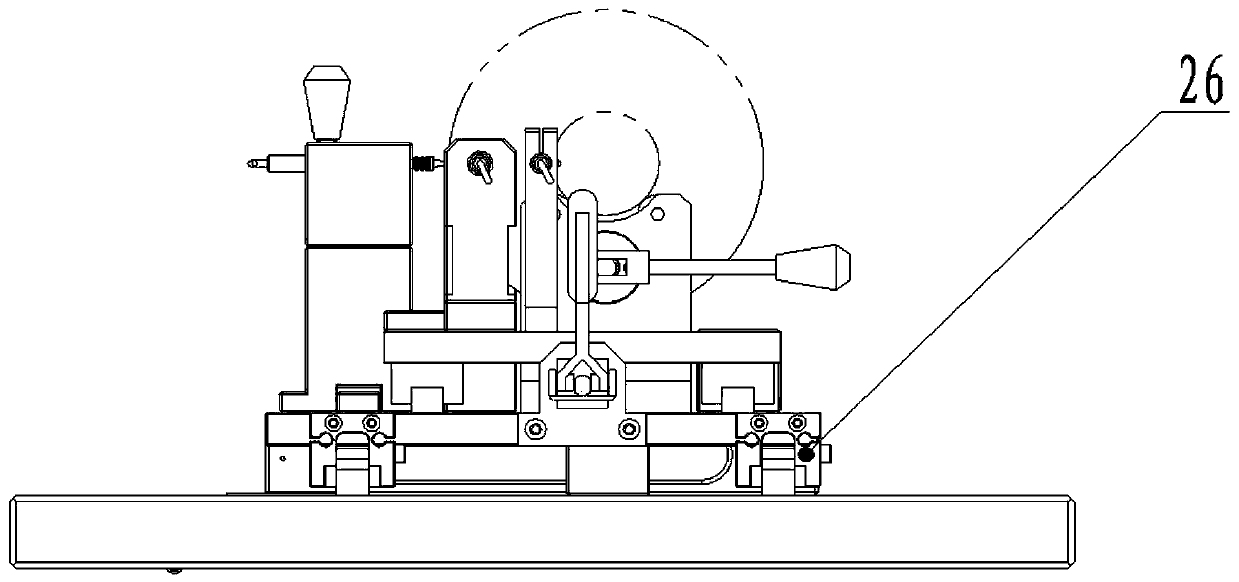 Step shaft runout detection device and detection method