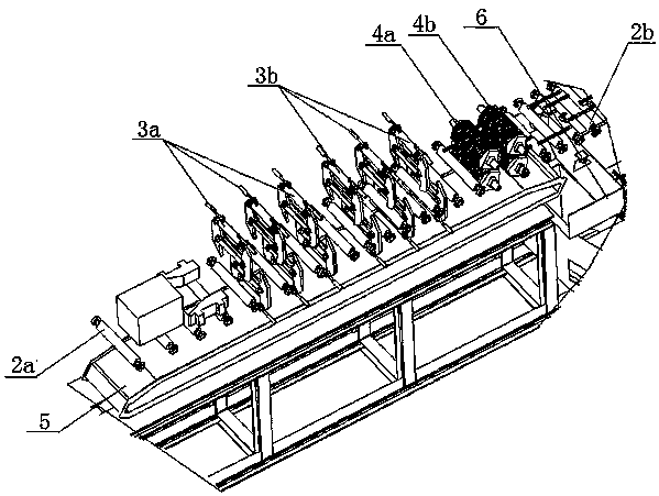 Device for automatically and efficiently crushing reinforced concrete cut material blocks