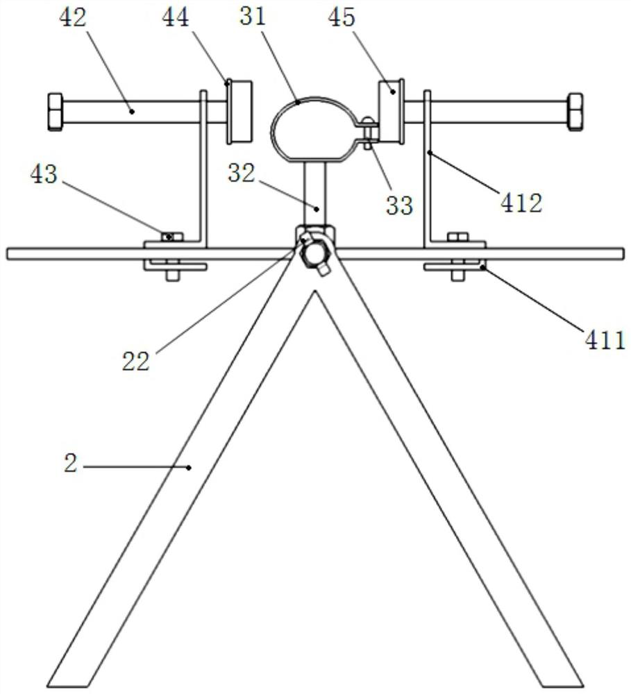 A rotatable multi-angle fixed fish operating table