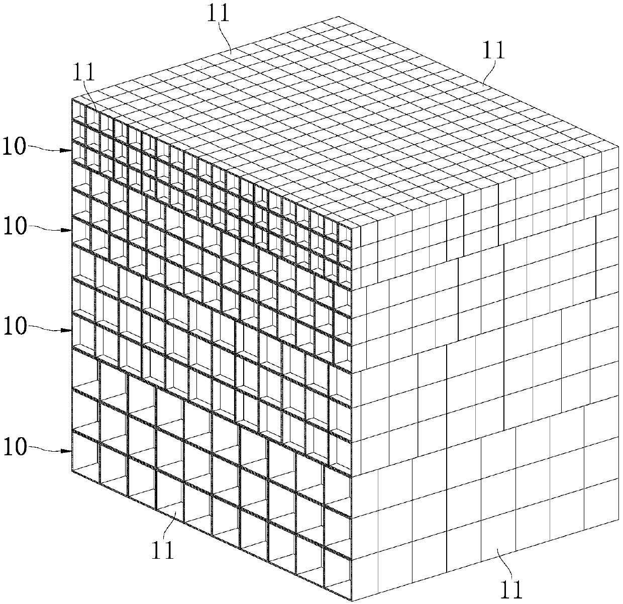 Functional gradient porous energy absorbing material and manufacturing method thereof