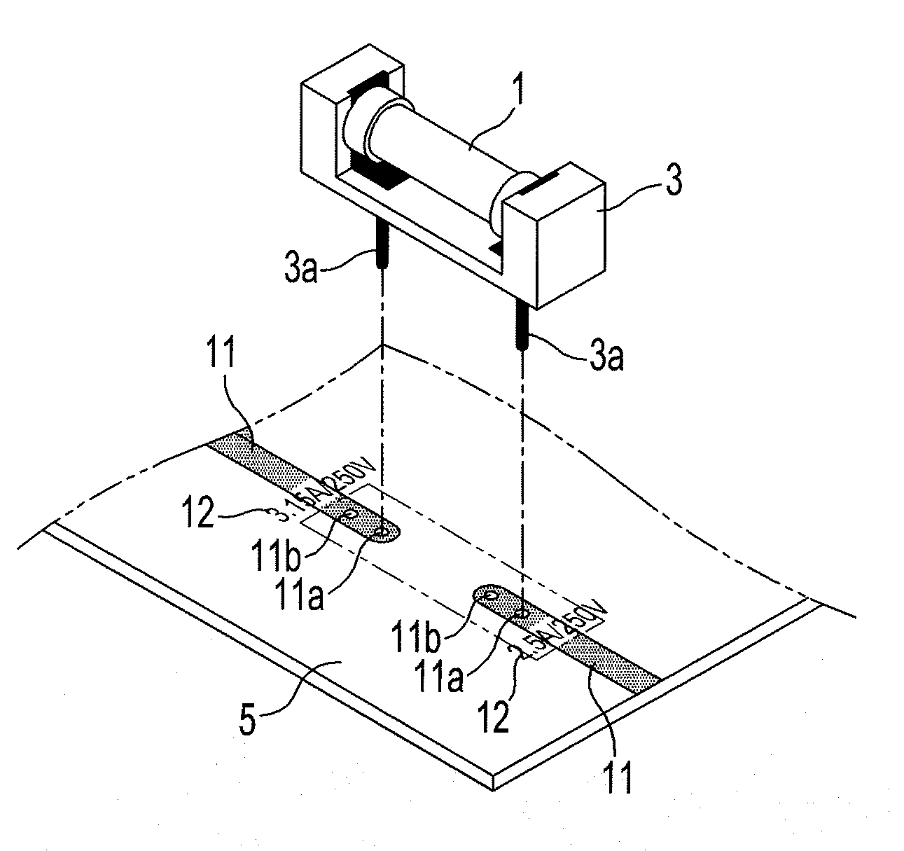 Device to indicate fuse capacity and electronic apparatus having the same