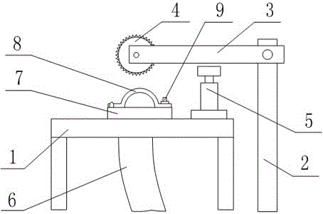 Rubber pipe cutting device based on improvement of saw blade cooling effect