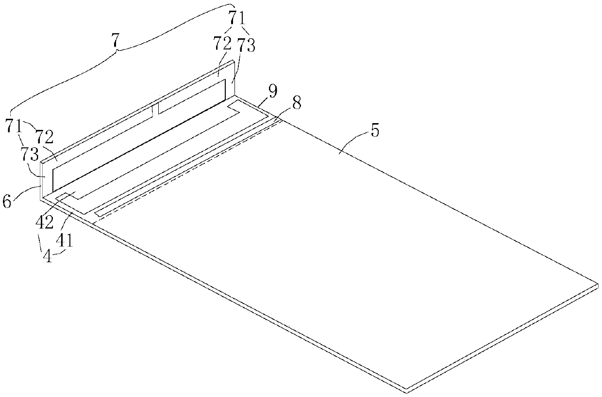 Backfeed coupled folded loop antenna and mobile terminal