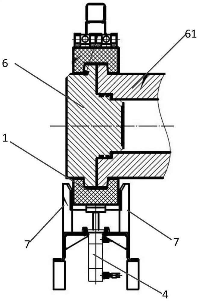 Automatic locking device for three-piece type hoop flange