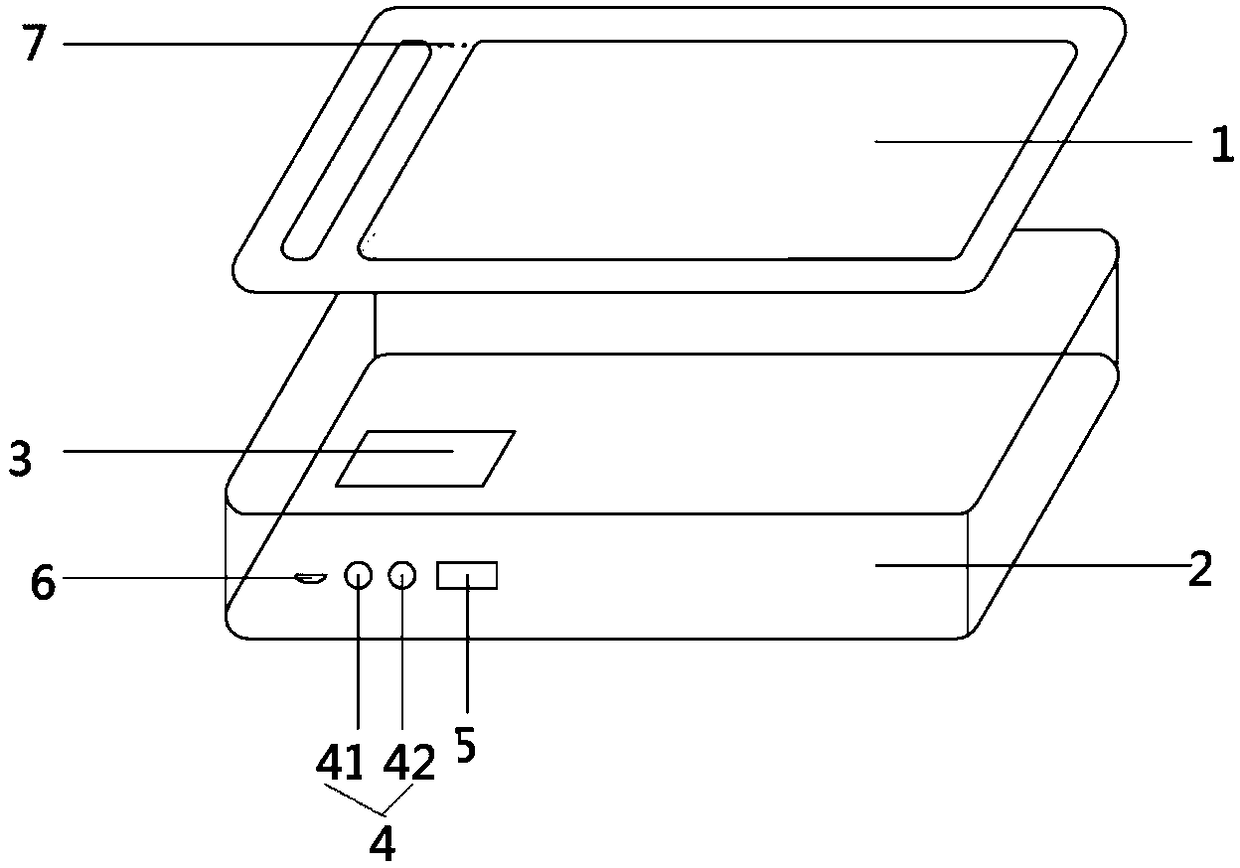 Cargo holding tray capable of identifying commodity codes