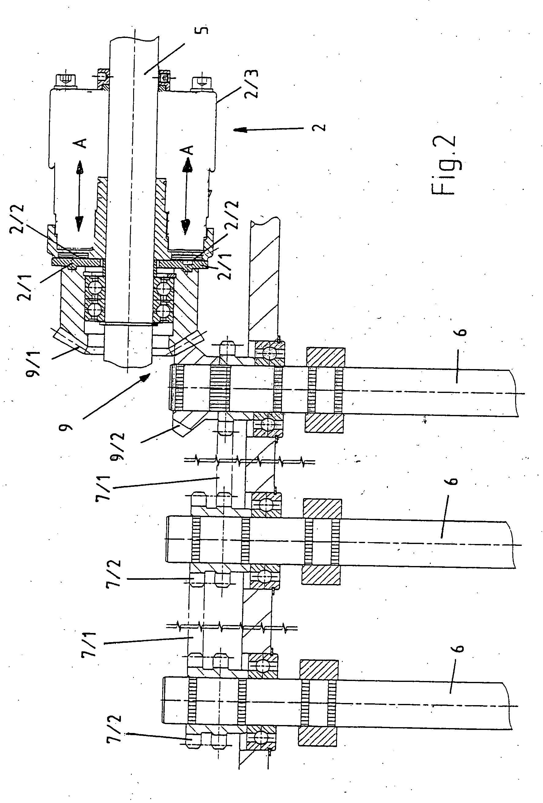 Conveying device for conveying workpieces