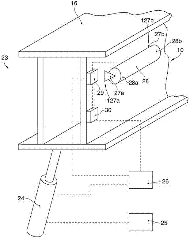 Apparatus and corresponding method to control the vibrations of an articulated arm