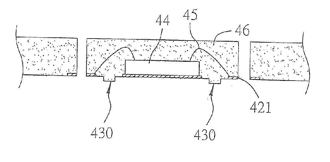 Semiconductor package with a support structure and fabrication method thereof