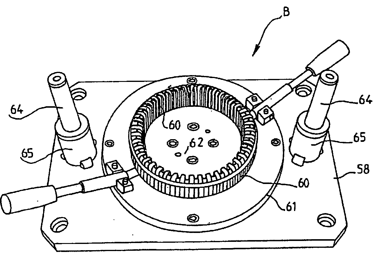 Device for gripping and transferring a ring of electrical conductors which is used to produce a winding and a winding-productuion system employing one such device