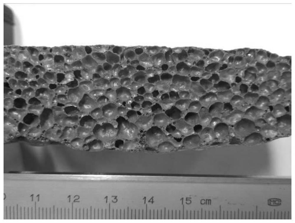 Foam glass prepared from fly ash as well as preparation method and application thereof