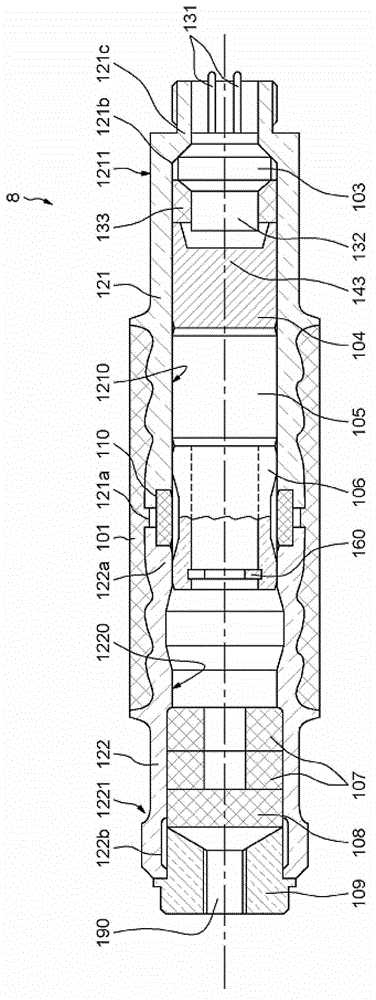 Device for connecting a battery to an electric or hybrid vehicle, and battery housing comprising said connection device
