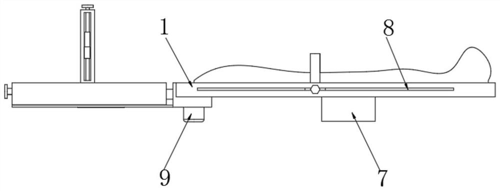 Delivery aiding device for obstetrics and gynecology department and use method thereof