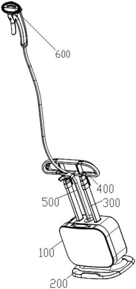 Garment steamer capable of spraying high temperature steam rapidly