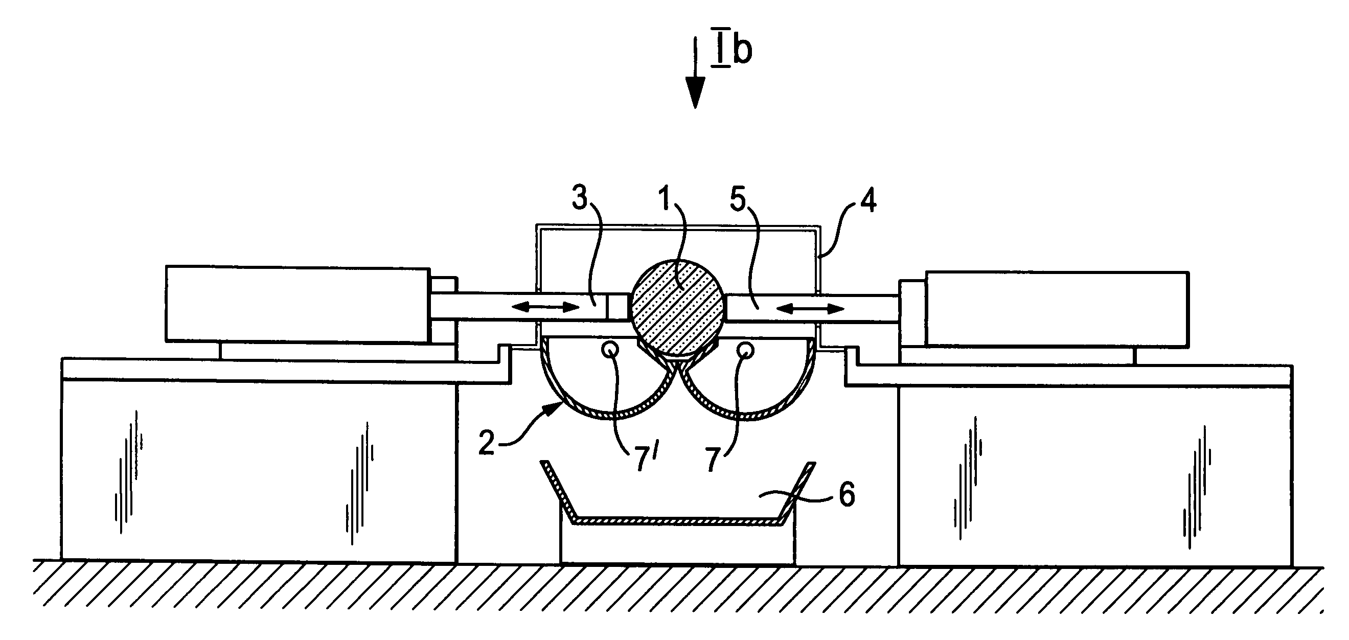 Apparatus and method for the mechanical comminution of semiconductor materials