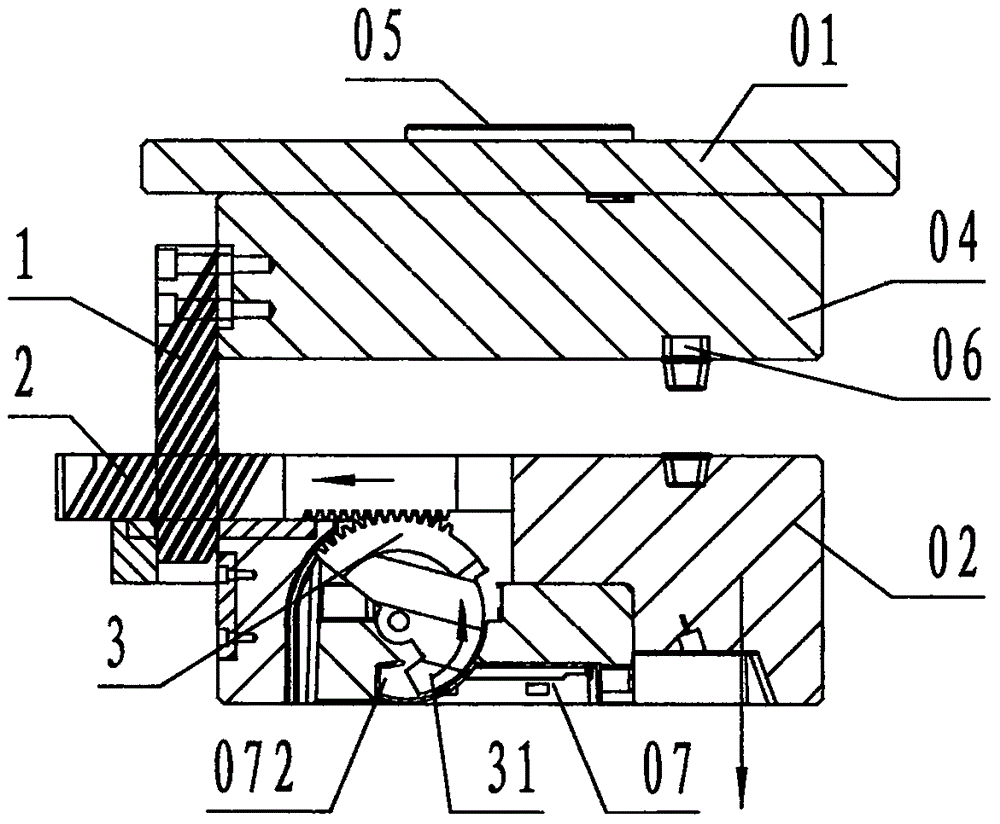 Rack-driven rotational core pulling device at cover half position of injection mold