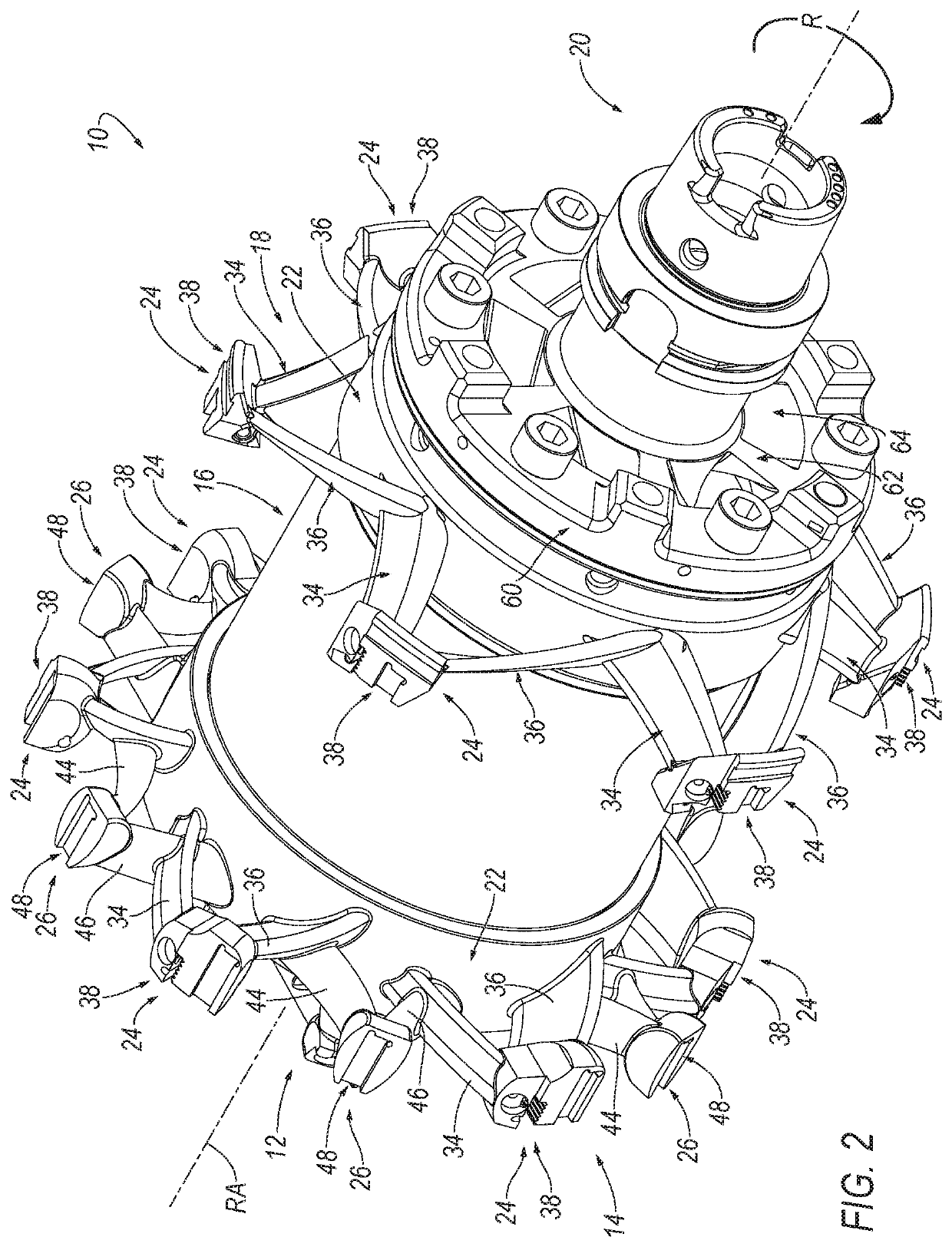 Cutting tool with directed fluid flow to facilitate chip evacuation