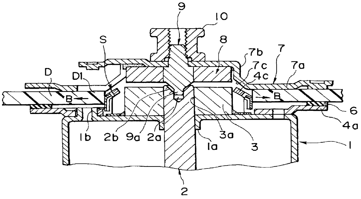 Disk driving device with small centering force variation