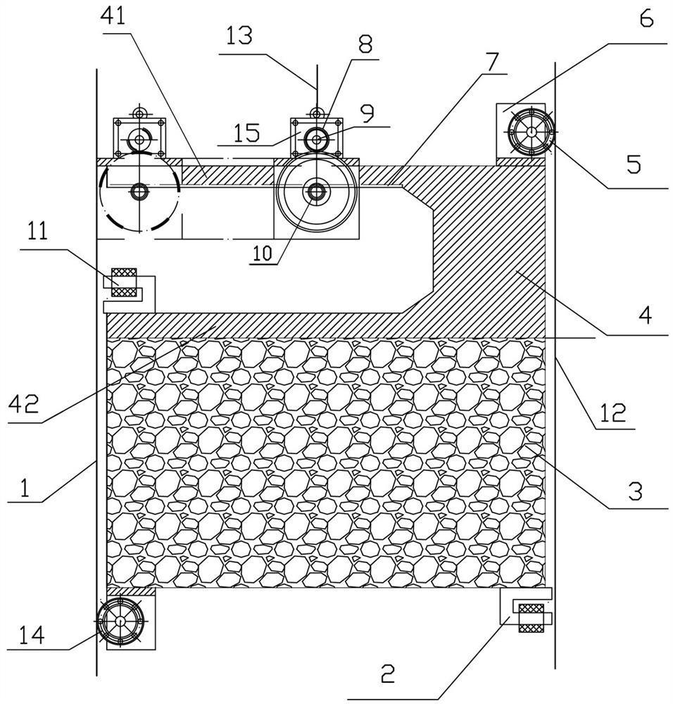 Self-balancing elevator counterweight device and elevator counterweight self-balancing method