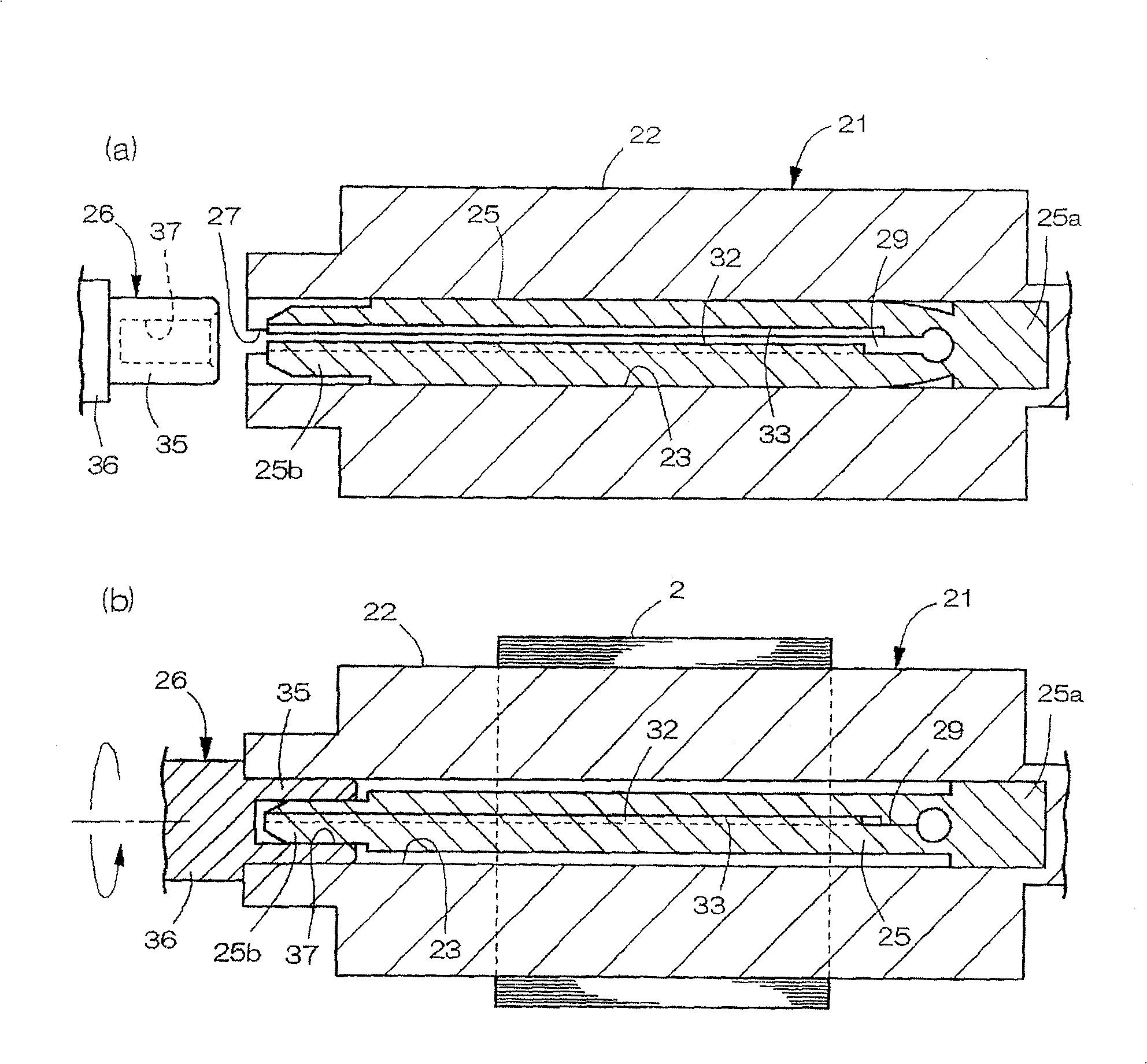 Roll core and electrode body manufacturing method using same