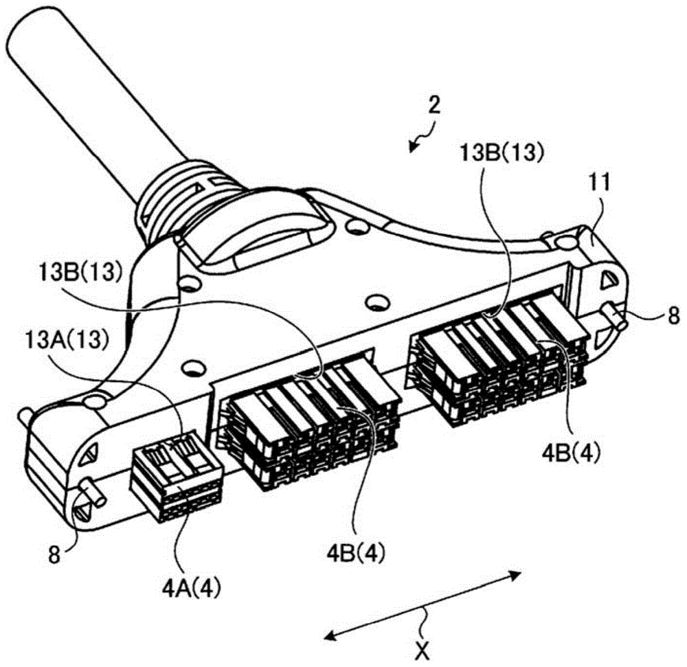 Connector cover and connector connecting apparatus