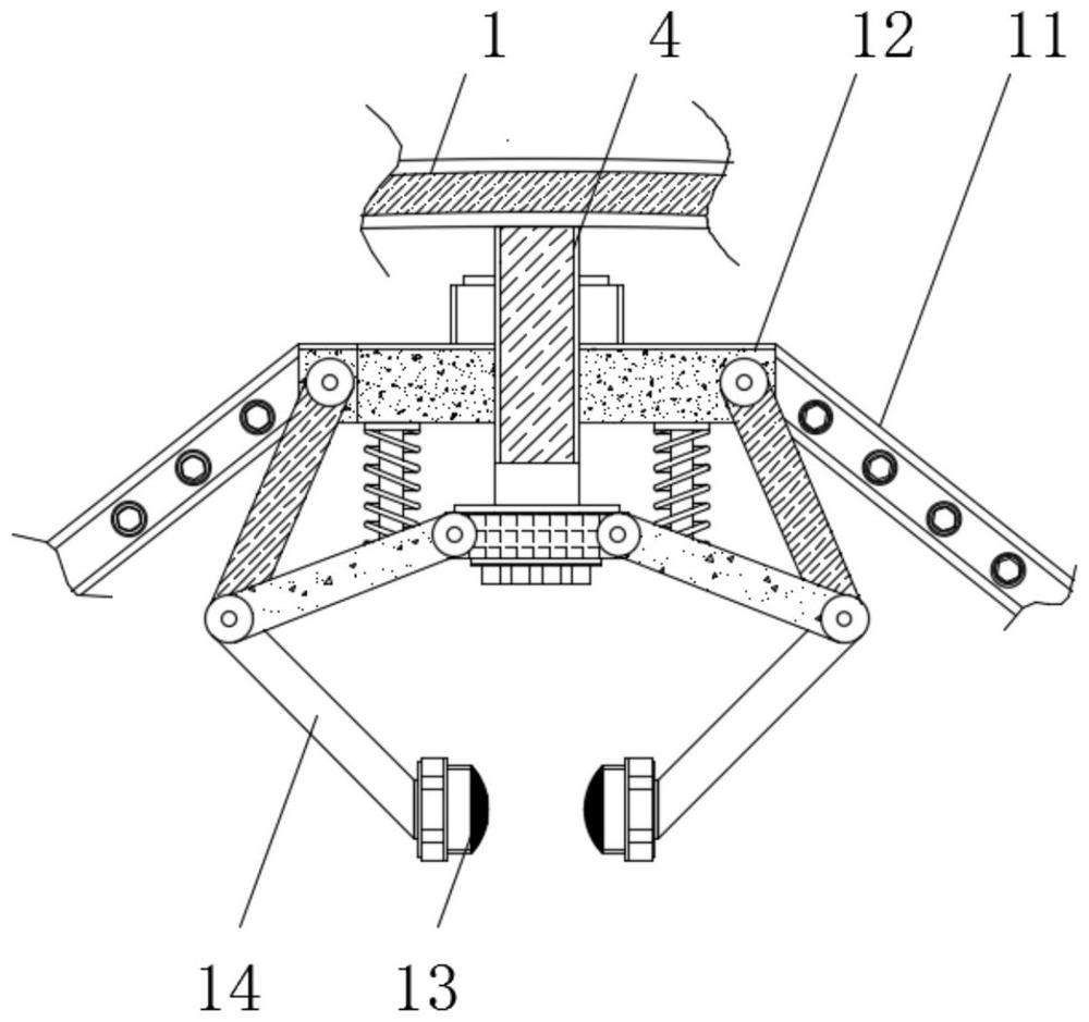 Weaving material soaking device having automatic adjusting function