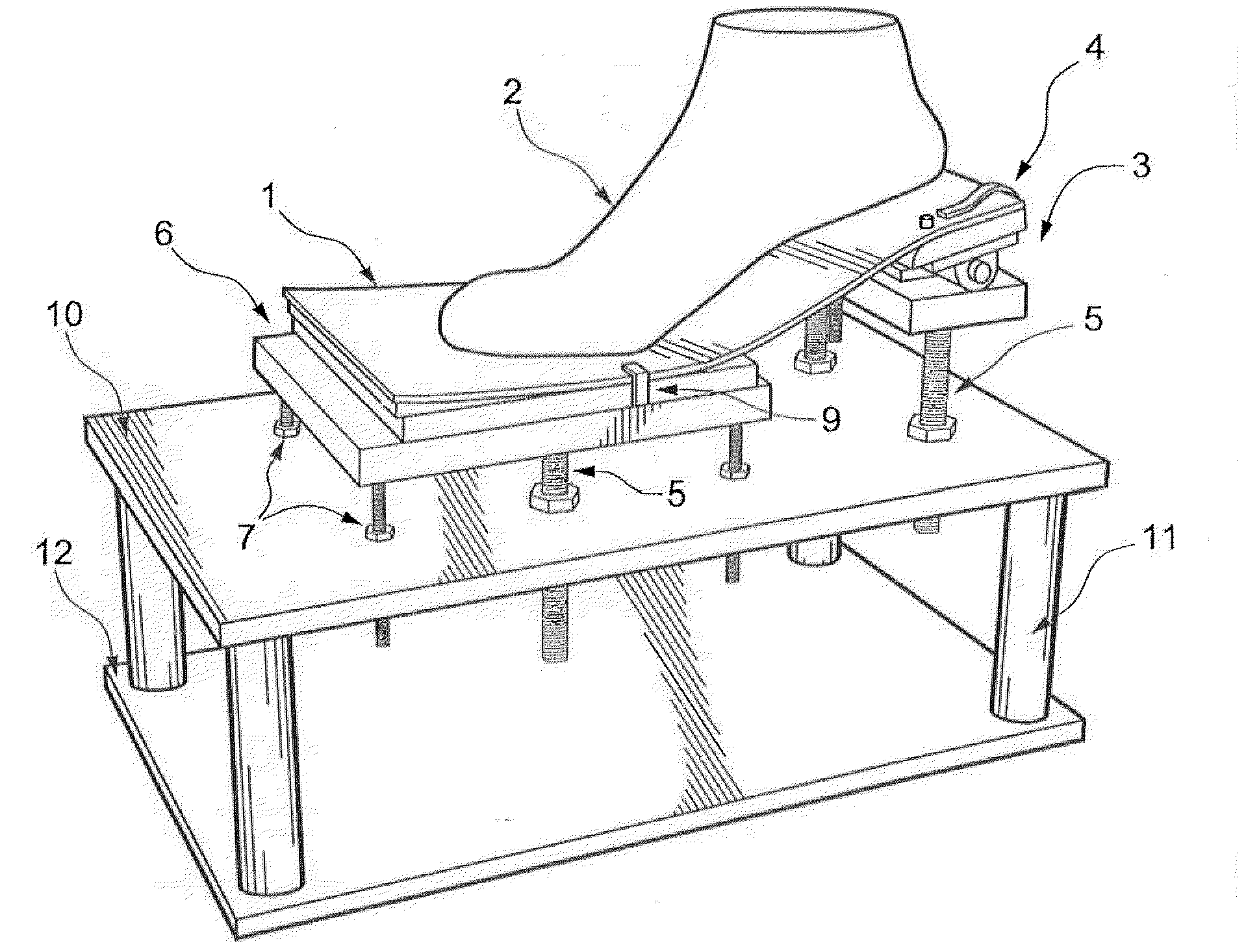 Customised shoe and insole, method and apparatus for determining shape of a foot and for making a shoe or insole