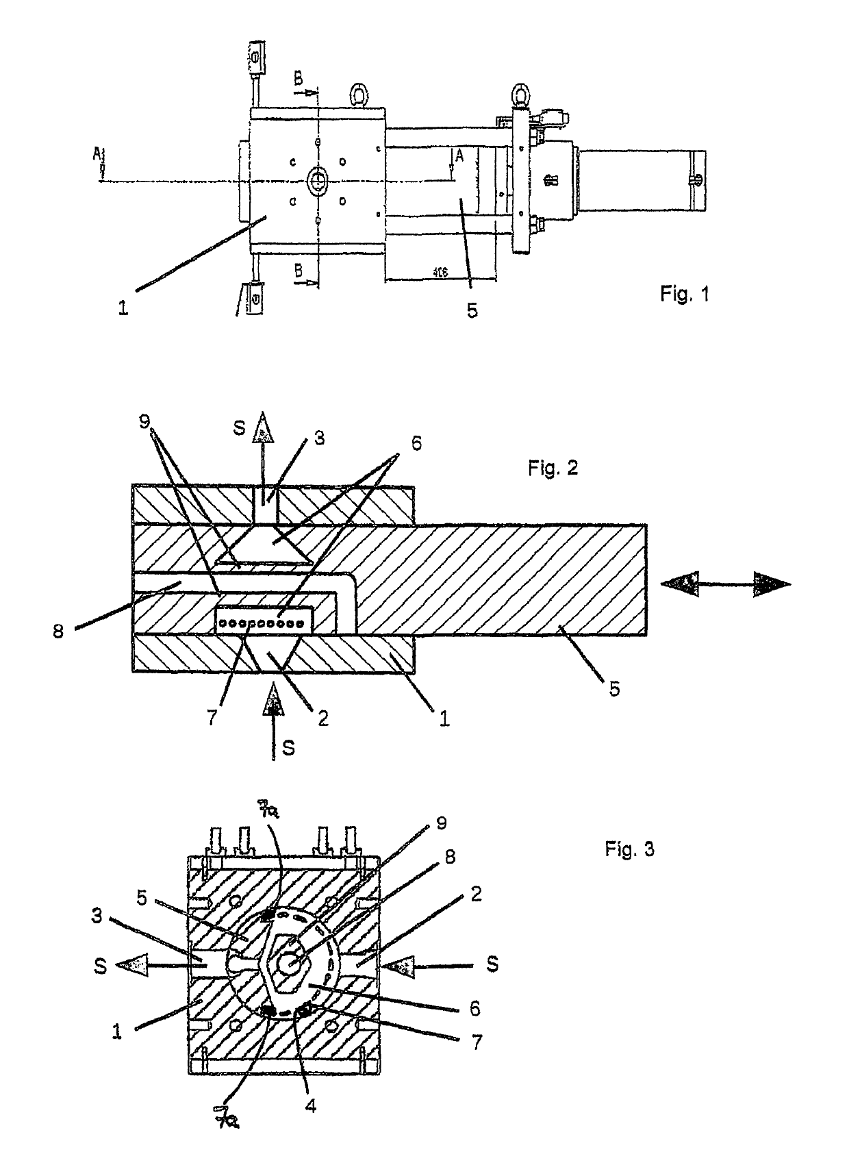 Device for filtering a plastic melt
