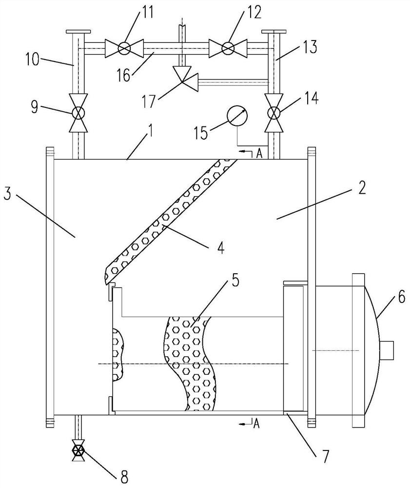 Collecting and filtering device for removing impurities from submarine pipeline