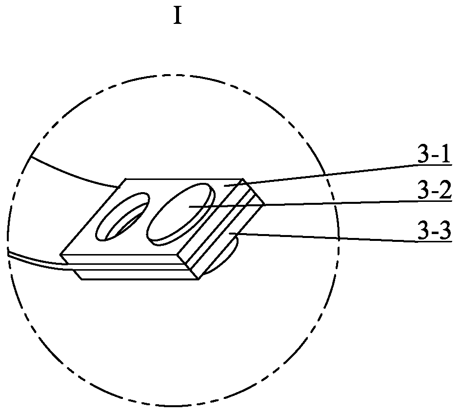 Pre-tensioning device and pre-tensioning method for steel belts