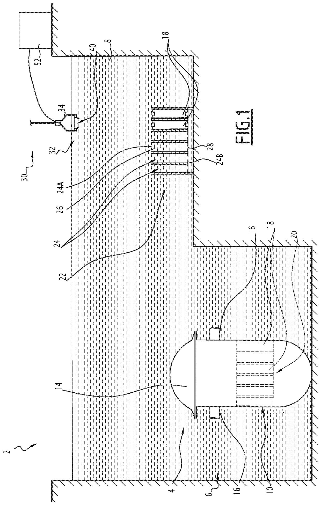 Leakage testing device for seal verification by penetrant inspection of a nuclear fuel assembly located in a cell of a storage rack