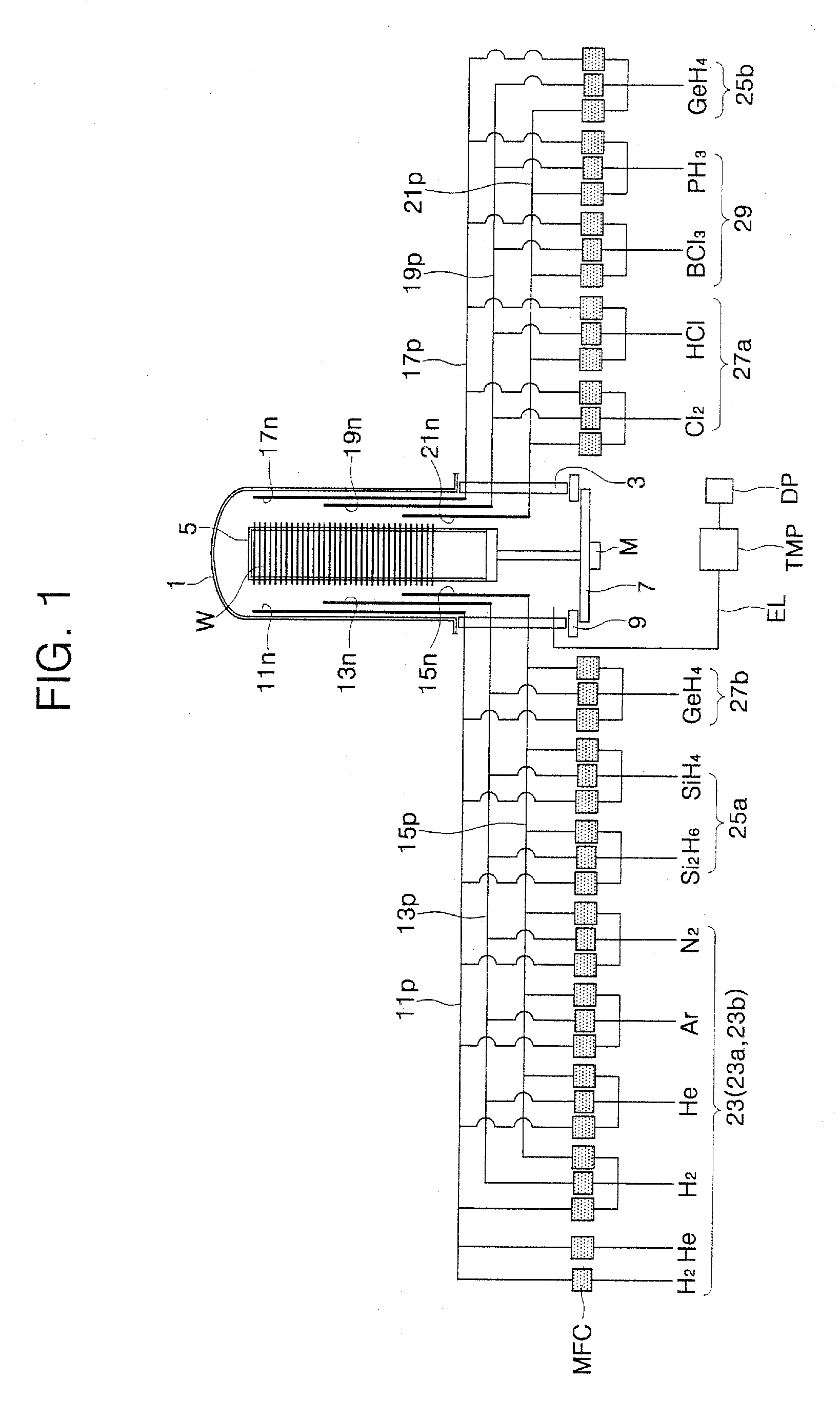 Methods of selectively forming an epitaxial semiconductor layer using ultra high vacuum chemical vapor deposition technique and batch-type ultra high vacuum chemical vapor deposition apparatus used therein