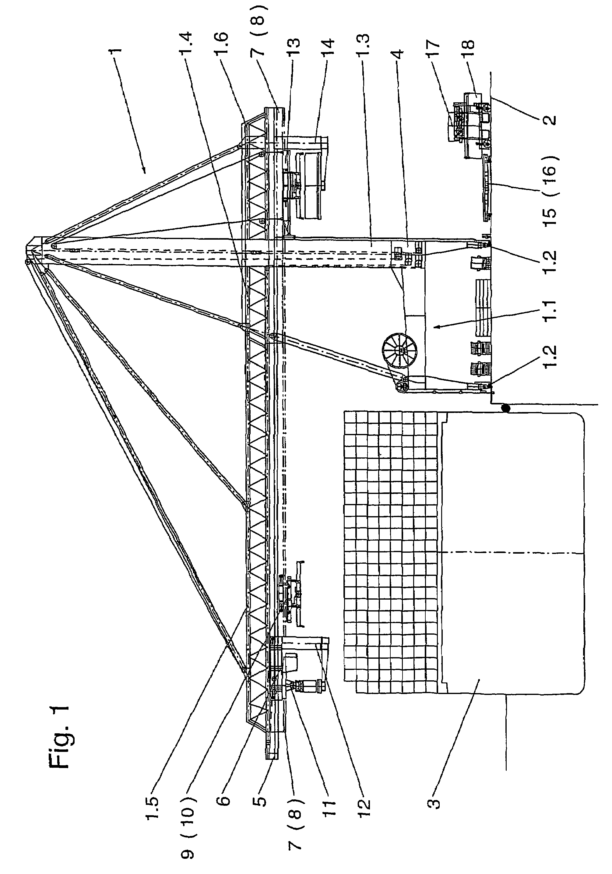 Transfer plant and method for loading and unloading containers from container ships