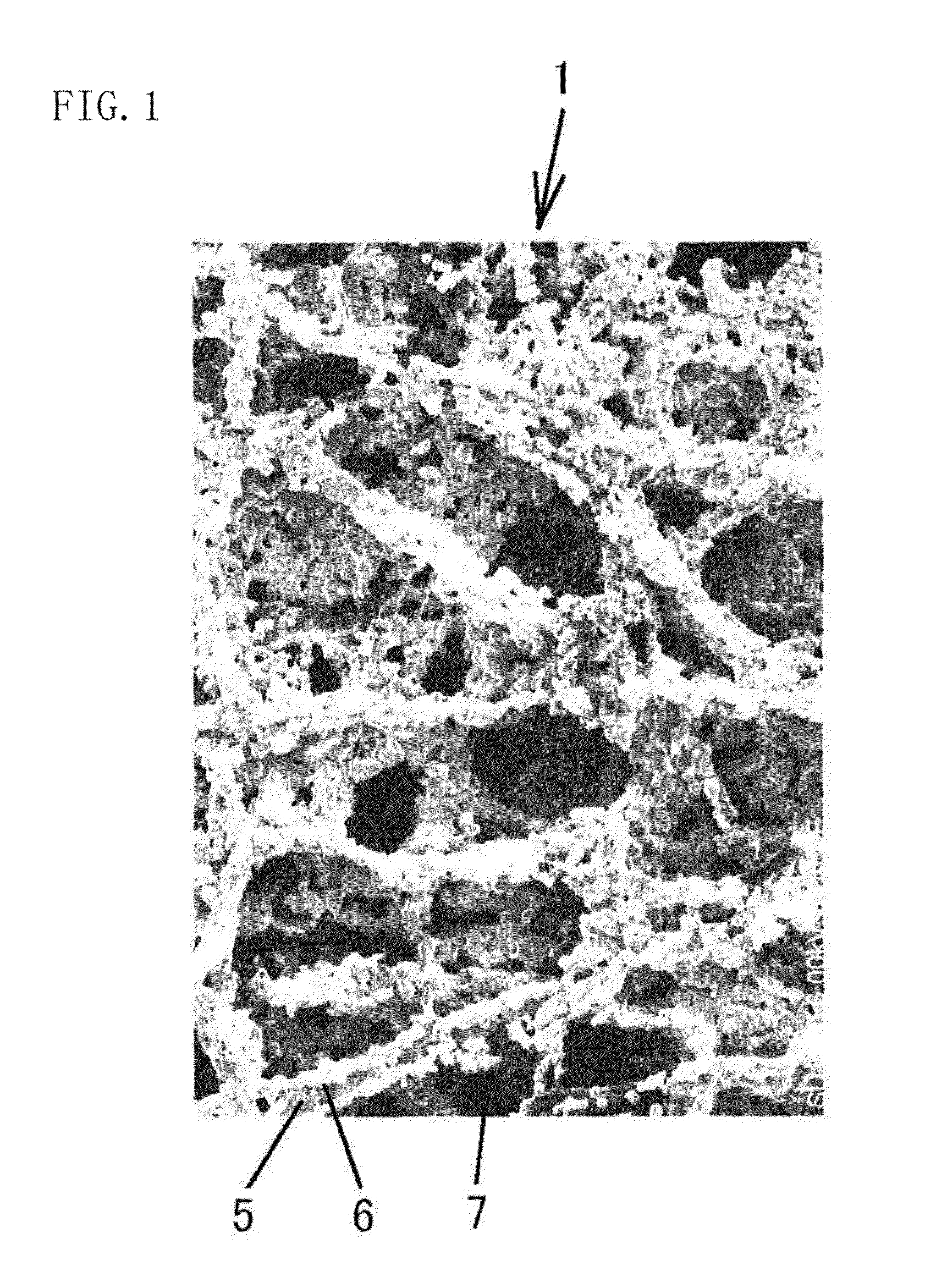 Porous sintered body and method of making the same