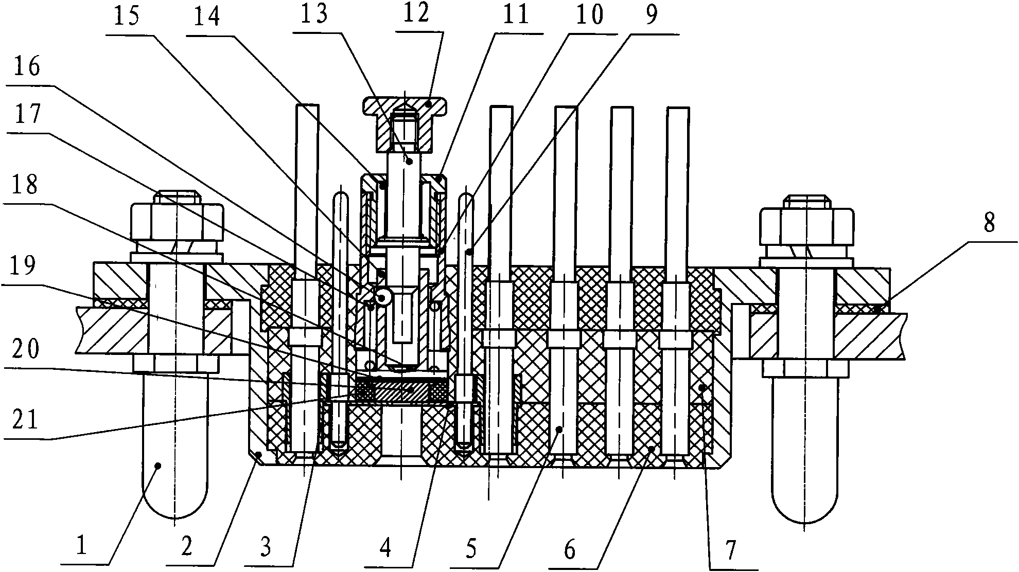 Electrical connector with automatic retaining mechanism and short-circuit module