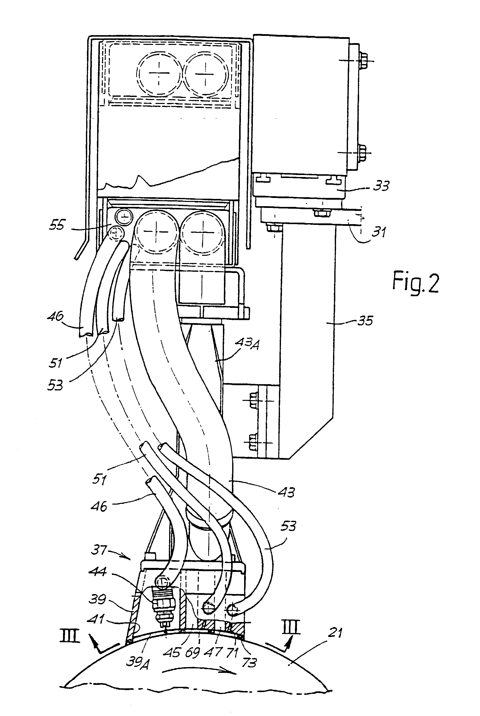Device and method for cleaning a surface of a rotating cylinder, such as a plate cylinder of a printing press or other