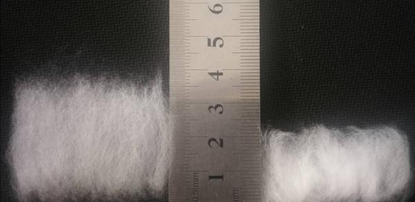 Polyester linen-like yarn, preparation method thereof and fabric prepared from yarn
