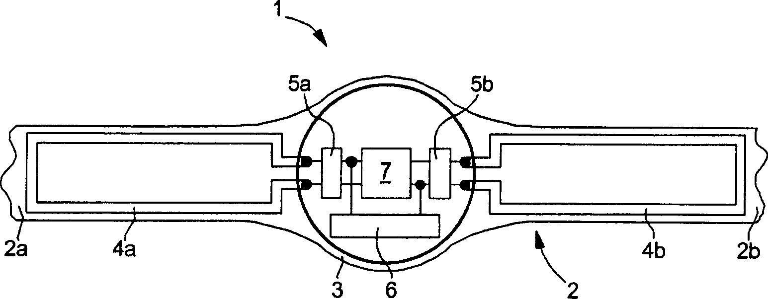 Interconnection circuit between two loop antennas embedded in a wristband of a wrist-carried wireless instrument