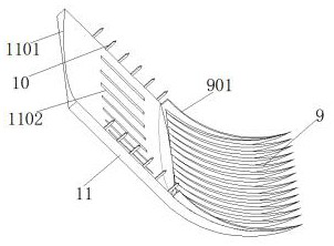 Sweet potato digging device with soil separating function