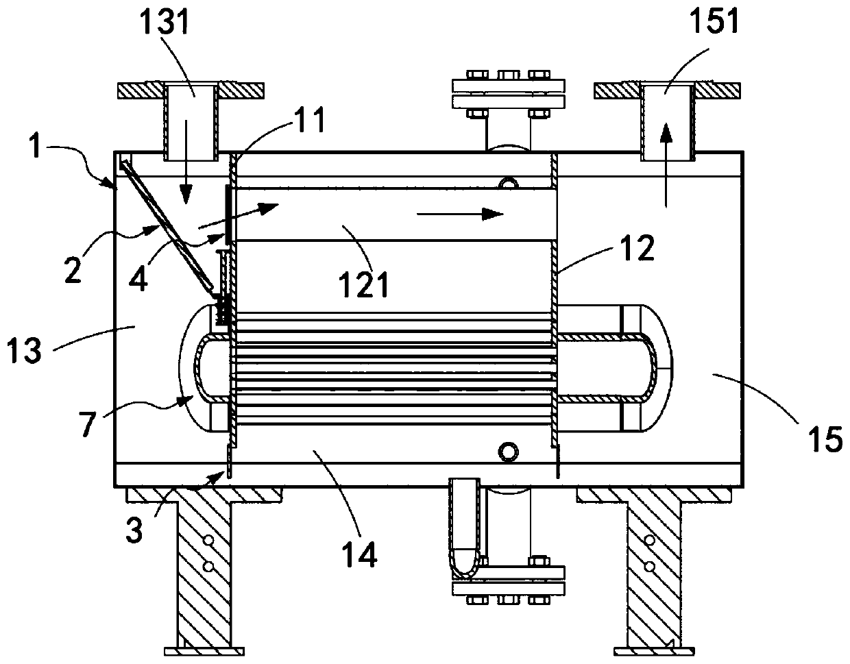 Gas-liquid separating and liquid recycling device