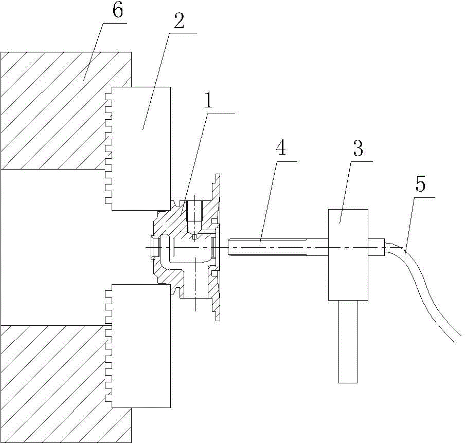 Clamping claw structure of fixing intermediate body