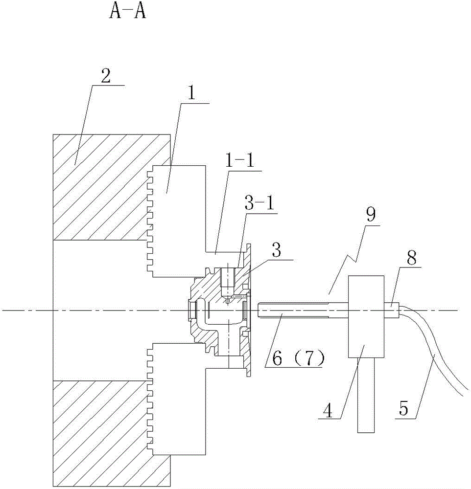 Clamping claw structure of fixing intermediate body